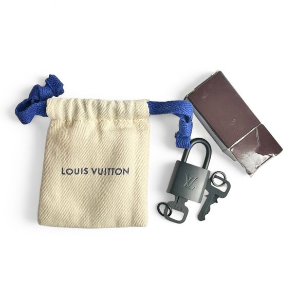 LOUIS VUITTON Keepall Triangle BANDOULIÈRE 50 Turquoise Transparent Bag Duffle - Picture 4 of 16